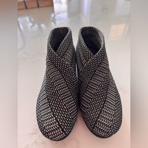 Stylish Black and White Women's Ankle Boots (size 38 // 7.5 women’s)